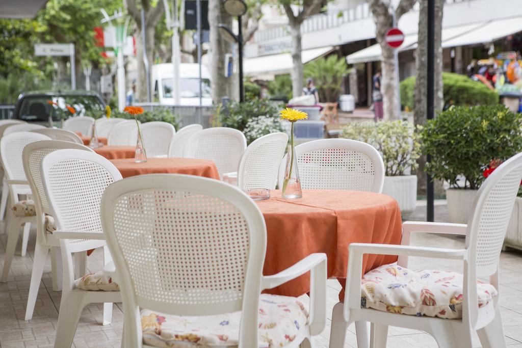Hotel Villa Tosi Bellaria-Igea Marina Exterior foto